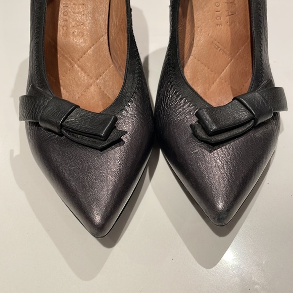 (2/$70) Hispanitas joy is a choice metallic bronze leather heels bow detail 36 - Picture 3 of 9